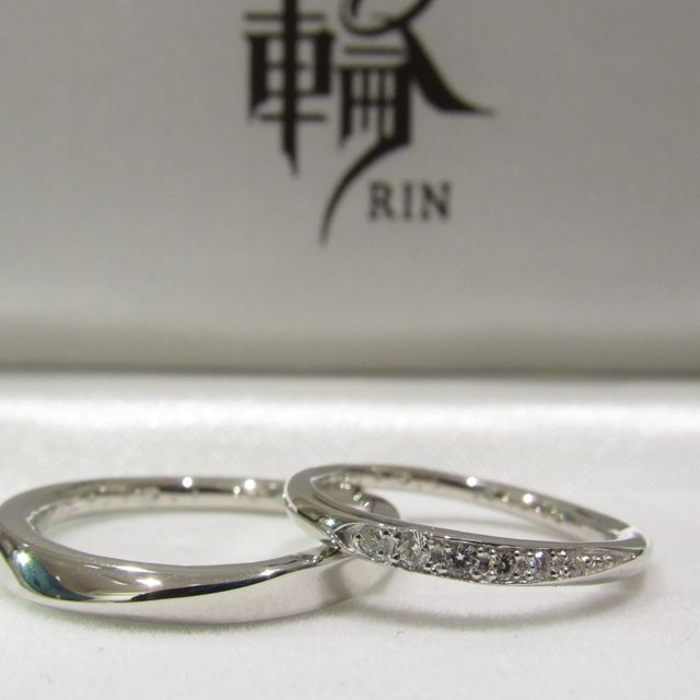 【輪-RIN-の口コミ】 できればカーブがかかっているシンプルなデザインがいい私達でしたが、私…