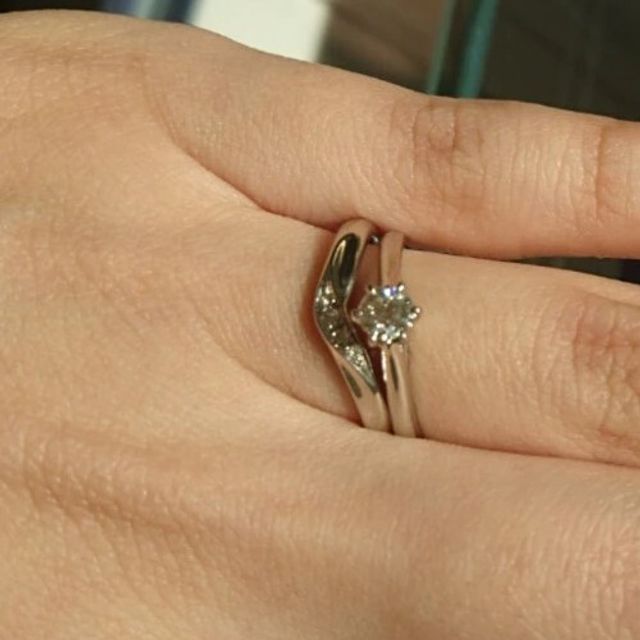 【銀座ダイヤモンドシライシの口コミ】 シンプルなデザインのエンゲージリングを希望しており、色々と試した結果…