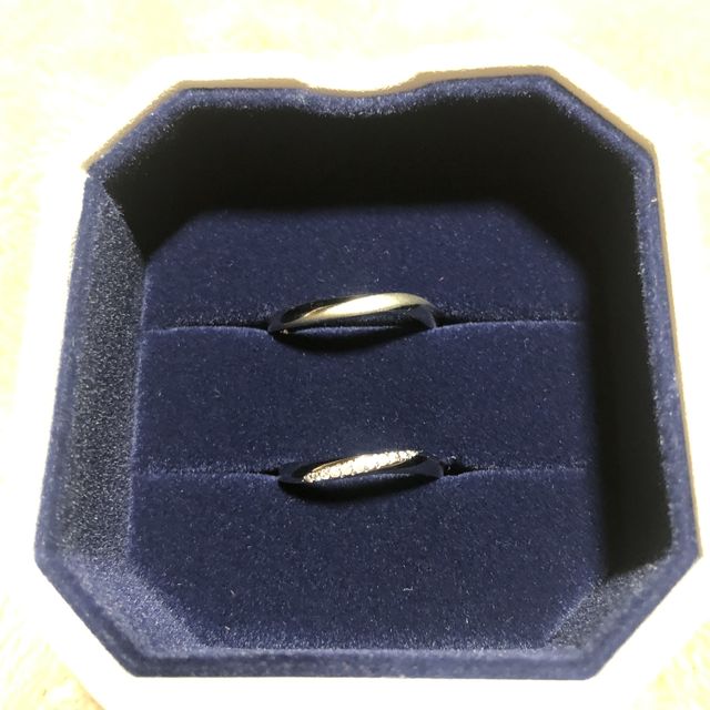 【4℃ BRIDAL(ヨンドシーブライダル)の口コミ】 指輪のデザインと付け心地がとても良く気に入った
全体的にシンプルなデザ…