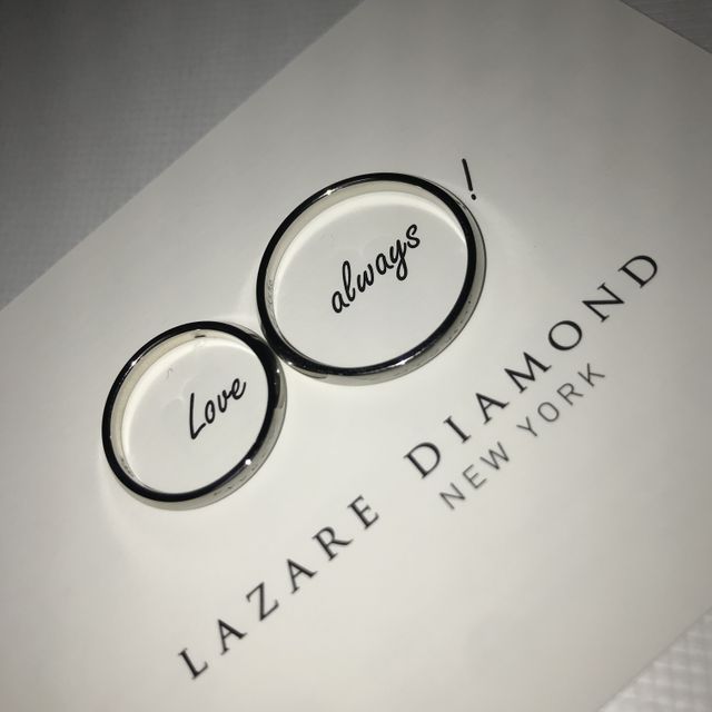 【ラザール ダイヤモンド(LAZARE DIAMOND)の口コミ】 シンプルだけどデザイン性があるところが魅力的で決めました。私はダイヤ…