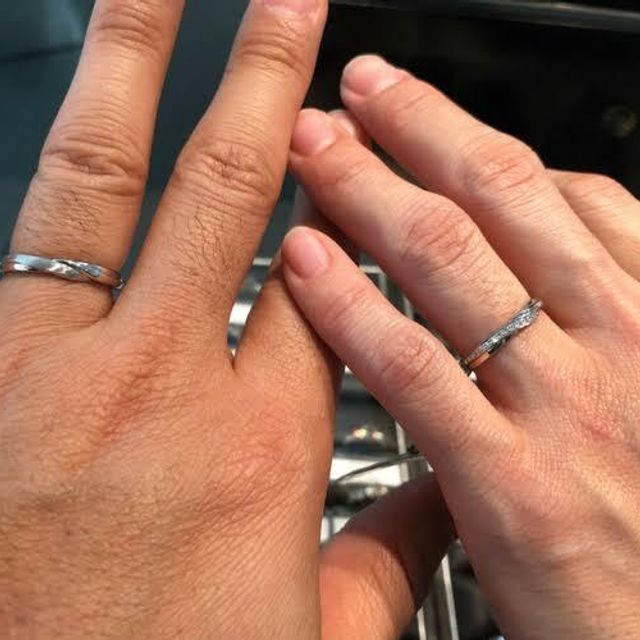 【エクセルコダイヤモンド(EXELCO DIAMOND)の口コミ】 二人で納得いく指輪を見つけられたので決めました。
セットリングを購入し…
