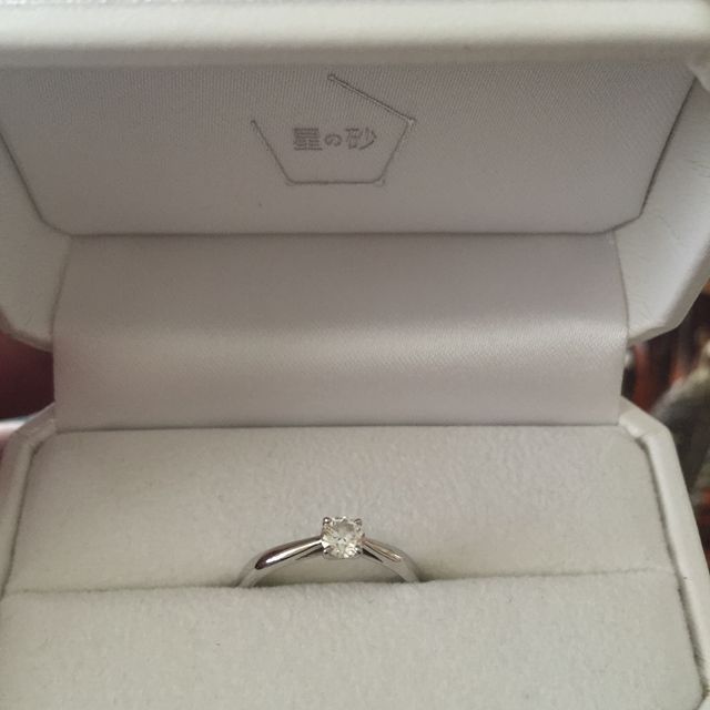 【HOSHI no SUNA 星の砂(ほしのすな)の口コミ】 一粒石の指輪を探していました。シンプルなものでダイアモンドが際立つデ…