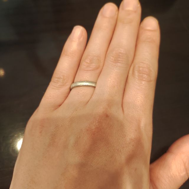 【ケイウノ ブライダル(K.UNO BRIDAL)の口コミ】 セミオーダータイプの指輪。マット加工が縦に施されているので輝きがあり…