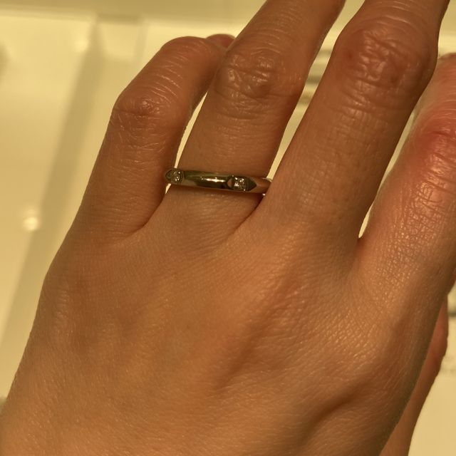 【ティファニー(Tiffany & Co.)の口コミ】 ダイヤが4つ均等なバランスで配置されており、指輪がくるくる回っても気に…
