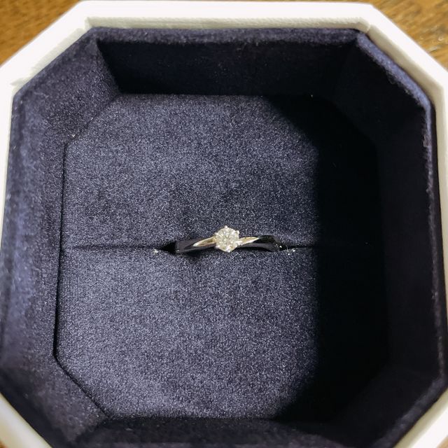 【4℃ BRIDAL(ヨンドシーブライダル)の口コミ】 シンプルながら保証もしっかりしており、また、価格が高すぎないところが…