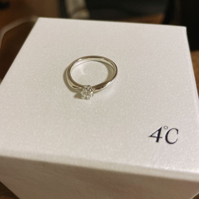 【4℃ BRIDAL(ヨンドシーブライダル)の口コミ】 シンプルながら保証もしっかりしており、また、価格が高すぎないところが…