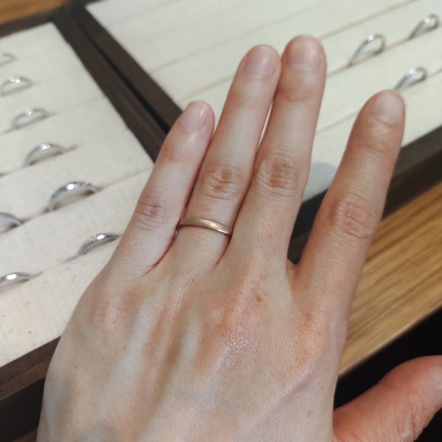 【手作り指輪工房 G.festa(ジーフェスタ)の口コミ】 シンプルで落ち着いた印象のピンクゴールド。リングの幅も太すぎ細すぎな…