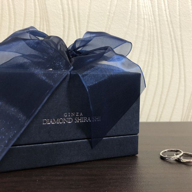 【銀座ダイヤモンドシライシの口コミ】 婚約指輪は買わないと決めていたので、ダイヤ入りのものを選びました。1石…