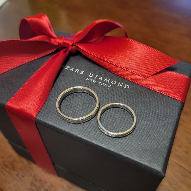 【ラザール ダイヤモンド(LAZARE DIAMOND)の口コミ】 仕事柄あまり華美なものは着けられないため、目立ちすぎす地味すぎないデ…