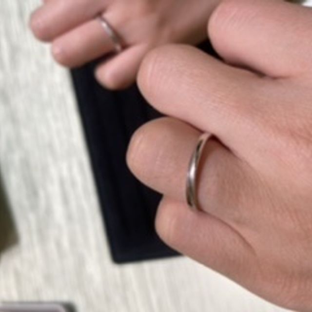 【TRECENTI(トレセンテ)の口コミ】 こだわりの内甲丸の断面で付け外しが快適だった。
レディースリングは形は…