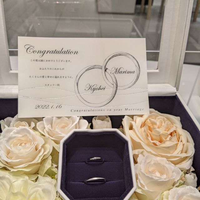 【4℃ BRIDAL(ヨンドシーブライダル)の口コミ】 沢山の種類があるなか、とても迷いました。最終的には、指輪のデザインで…