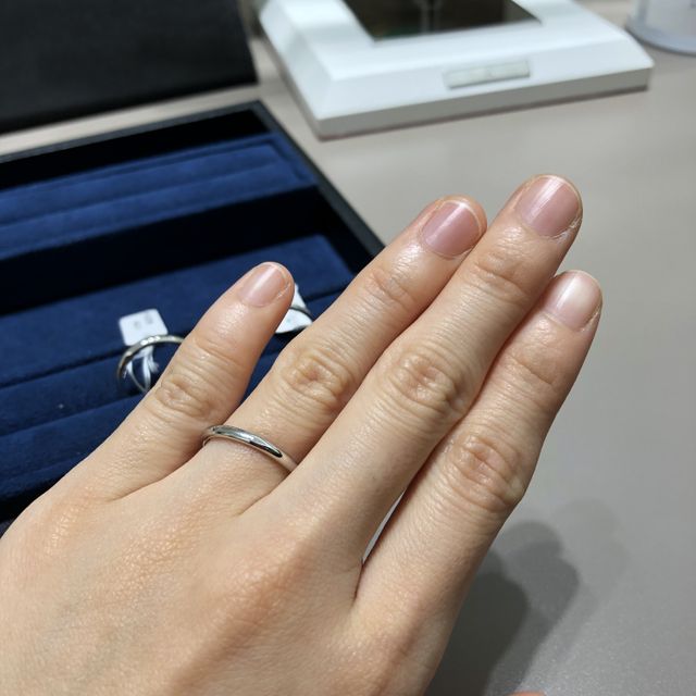 【4℃ BRIDAL(ヨンドシーブライダル)の口コミ】 結婚指輪といえばシンプルなデザインのもののイメージがあったので、ダイ…