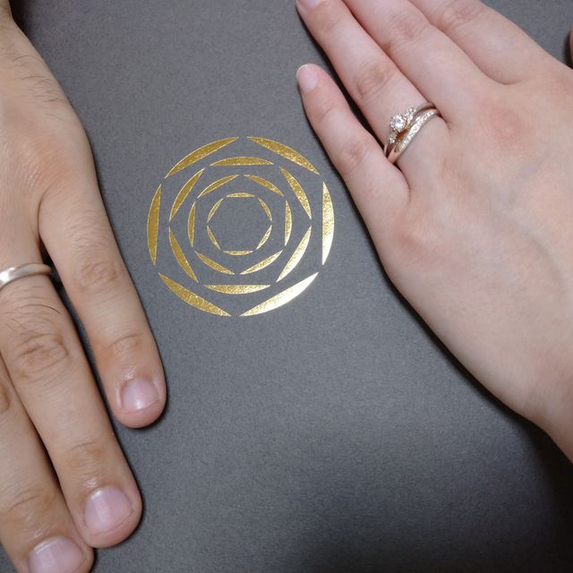 【出雲結(いずもゆい)の口コミ】 素材はセミオーダーで変更可能ですが、プラチナの指輪にピンクゴールドの…