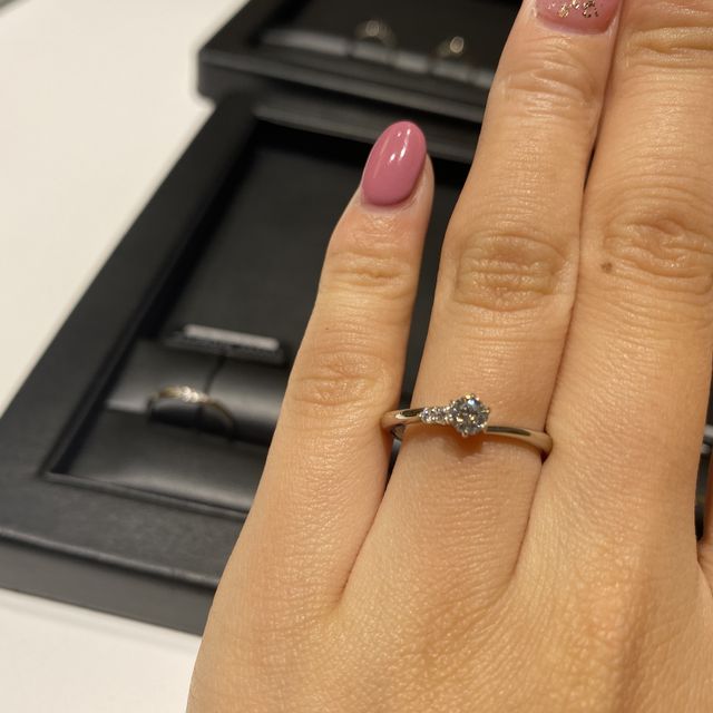 【ラザール ダイヤモンド(LAZARE DIAMOND)の口コミ】 デザインが大変豊富で、どれも可愛いかったです。特にメレダイヤ付きを見…