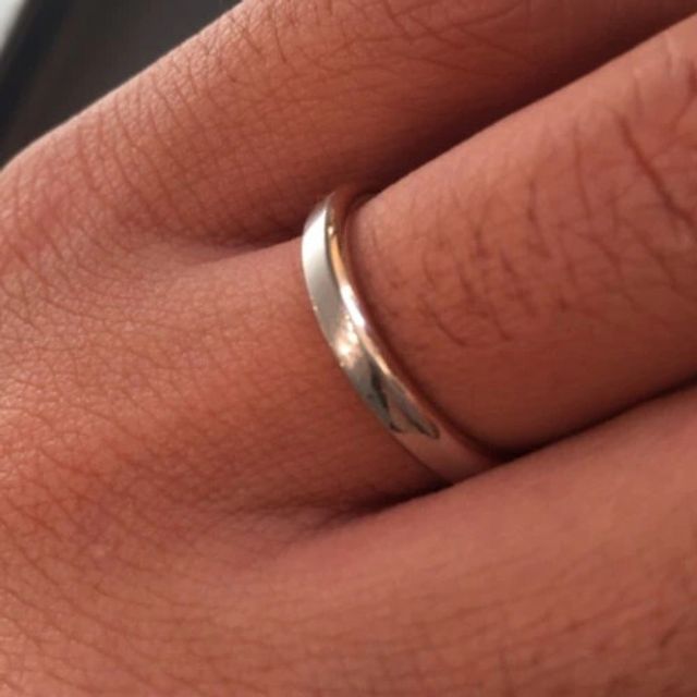 【エクセルコダイヤモンド(EXELCO DIAMOND)の口コミ】 シンプルにプラチナの滑らかな質感が堪能できる上品なマリッジリングです…