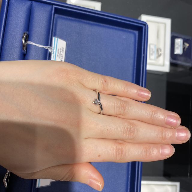 【銀座ダイヤモンドシライシの口コミ】 広告で出てきたこのデザインに、一目惚れをしたため、試着してみたいと思…