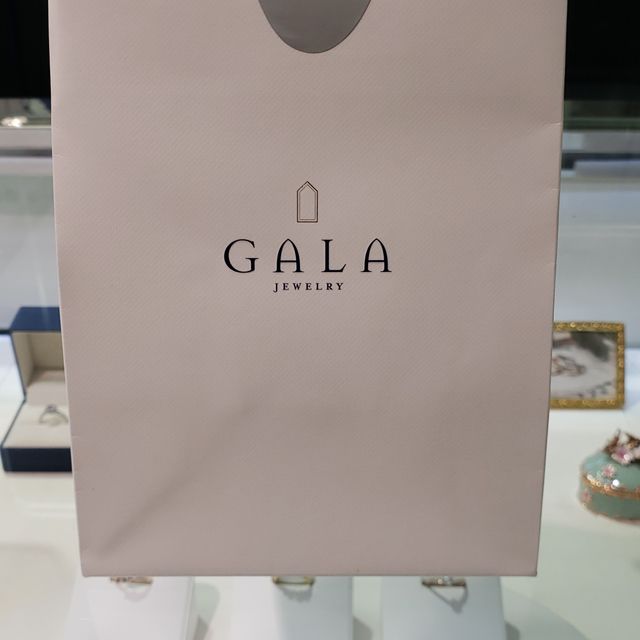 【GALA JEWELRY(ガラジュエリー)の口コミ】 デザインやダイヤモンドの素材(レベル)も大事だが、その中でも種類が豊富…