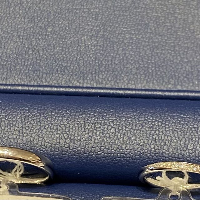 【銀座ダイヤモンドシライシの口コミ】 ストレートタイプだけど、ダイヤがウェーブしていることによって、指を綺…