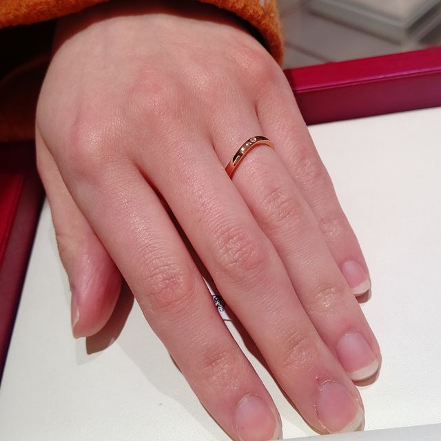 【カルティエ(Cartier)の口コミ】 バレリーナという名前にひかれました。
綺麗なピンクゴールドで、着けると…