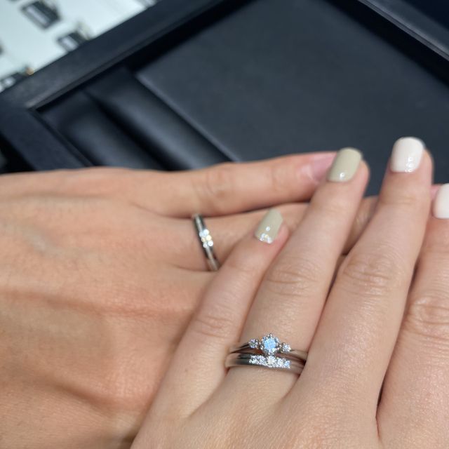 【ラザール ダイヤモンド(LAZARE DIAMOND)の口コミ】 ダイヤの輝きを引き立たせるために
アームのダイヤを支える爪が上に伸びて…