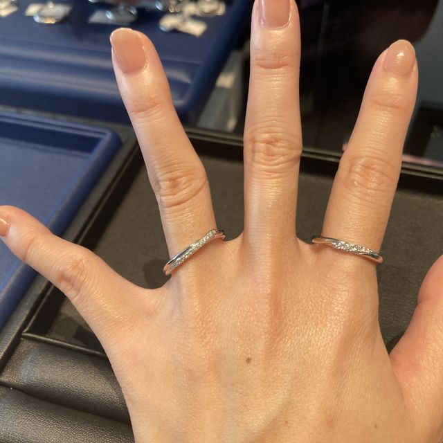 【銀座ダイヤモンドシライシの口コミ】 とにかくデザインが豊富。
シンプルなものが多いが、似たデザインで多くの…