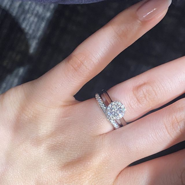 【ラザール ダイヤモンド(LAZARE DIAMOND)の口コミ】 ラザールダイヤモンドの公式ホームページを見て、ダイヤモンドの輝きとデ…