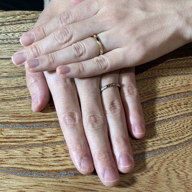 【ichi(イチ)の口コミ】 綺麗すぎないシンプルなデザインが好みな二人で結婚指輪を探している中、
…
