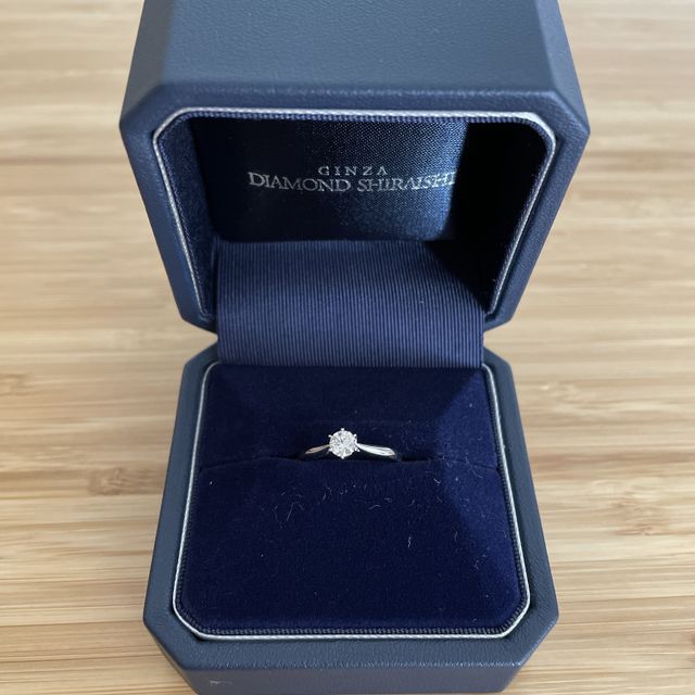 【銀座ダイヤモンドシライシの口コミ】 彼からプロポーズの際に頂いた指輪です。私はブランドなどにあまり関心が…