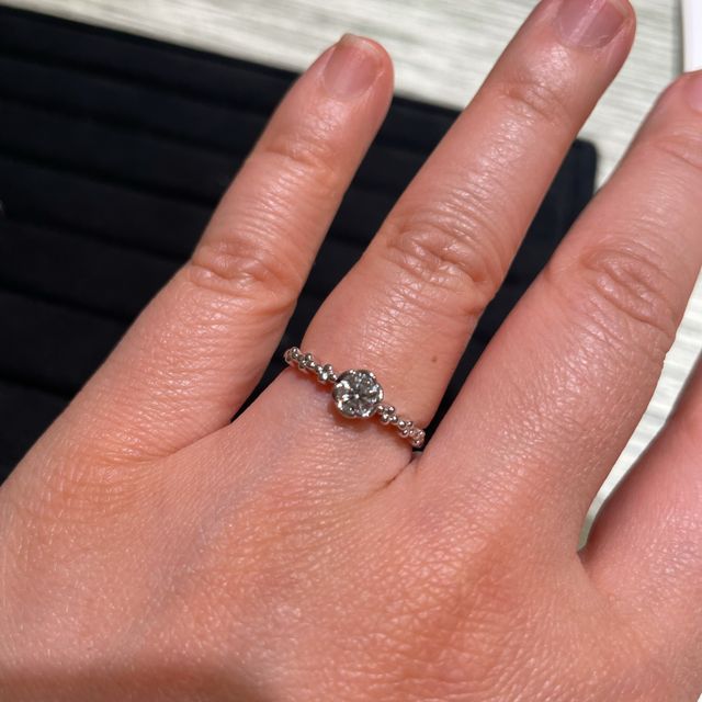 【TRECENTI(トレセンテ)の口コミ】 ダイヤモンドの台座が花びらのデザインになっているので、0.3カラットでも…