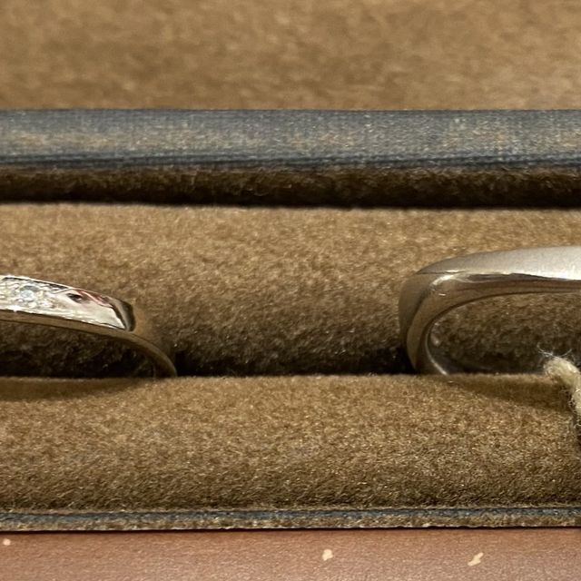 【アンジェリックフォセッテ(Angelique Fossette)の口コミ】 全体的にねじり加工がされているのもそうですが、女性用の指輪は石がはめ…