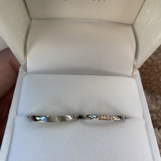 【JKPLANET(JKプラネット)の口コミ】 いろんな指輪を見に行きましたが
プラチナとピンクゴールドの組み合わせが…