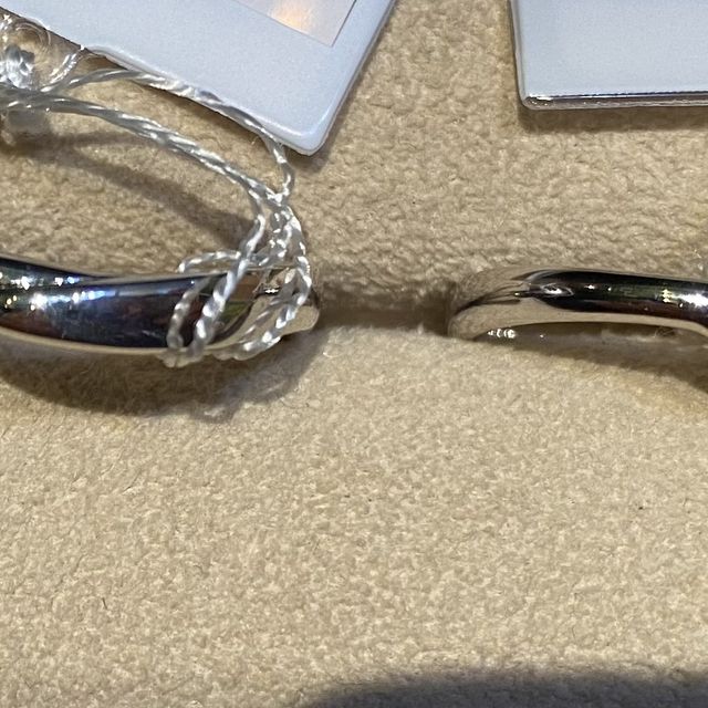 【ith(イズ)の口コミ】 Ｖ字が可愛いと何種類かみていましたが、緩やかで丸みを帯びている太めの…