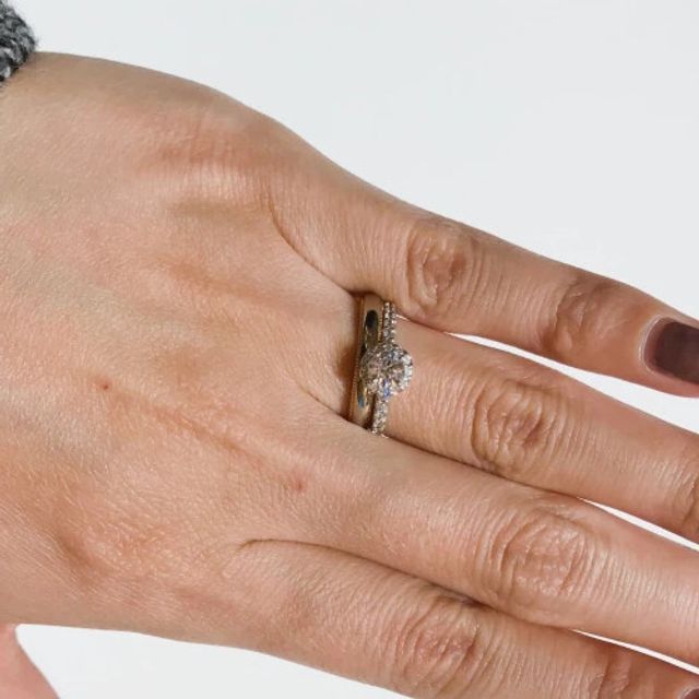 【BRILLIANCE+(ブリリアンスプラス)の口コミ】 エンゲージリングとマリッジリングの重ね付けを重視して選びました。エン…