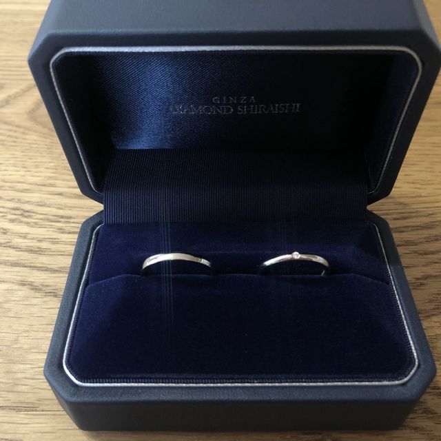 【銀座ダイヤモンドシライシの口コミ】 結婚指輪は着け心地が良く、シンプルなデザインの物が良いと考えており、…