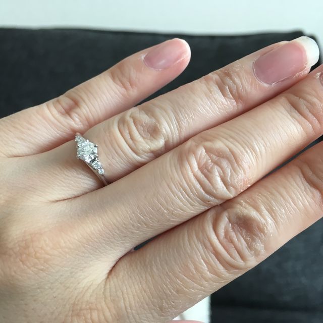 【宝寿堂(ほうじゅどう)の口コミ】 某宝石店や、本など見ていて
可愛いな、素敵だなと思うデザインがこのメレ…