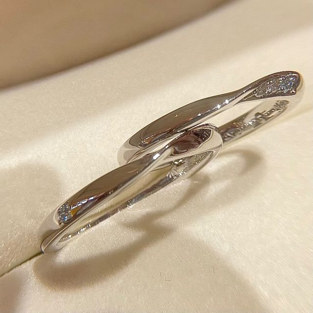 【ケイウノ ブライダル(K.UNO BRIDAL)の口コミ】 2人がコレっていう指輪が既成品だとなかなかなかったところでこちらの指輪…