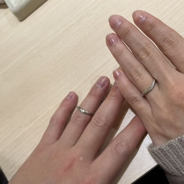 【TRECENTI(トレセンテ)の口コミ】 形はV字で指を長く見せてくれる
デザインでよかったです。
女性用は、シン…