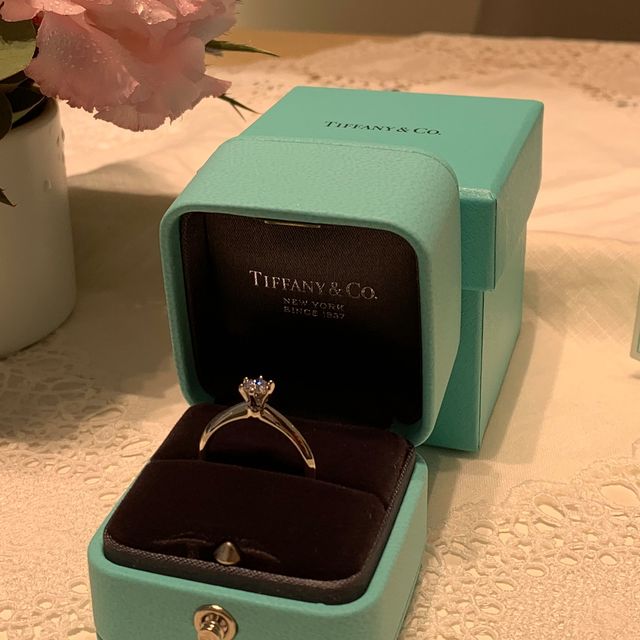 【ティファニー(Tiffany & Co.)の口コミ】 様々なデザインの婚約指輪がある中で、いつまでも飽きることのないデザイ…