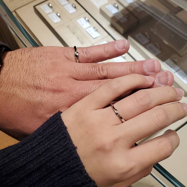 【TRECENTI(トレセンテ)の口コミ】 ペア感があり少し変わったデザインの指輪を探していました。男性用の指輪…