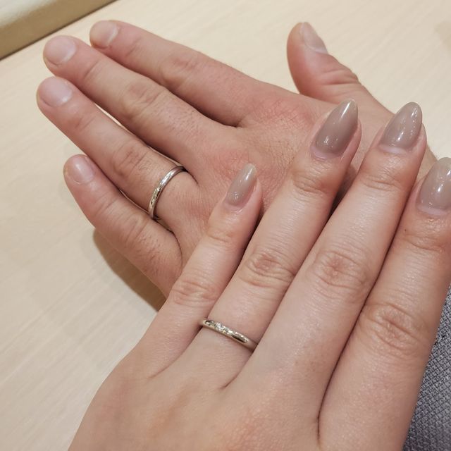 【TRECENTI(トレセンテ)の口コミ】 婚約指輪と重ねづけができるようシンプルなデザインで探していたので、ス…