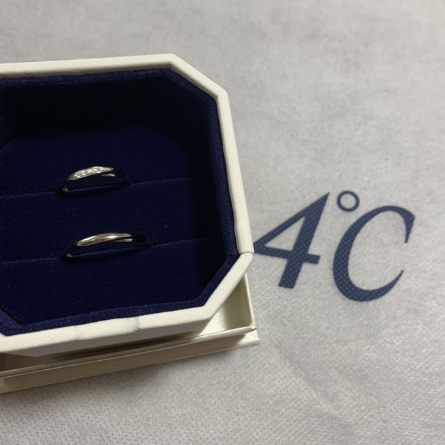 【4℃ BRIDAL(ヨンドシーブライダル)の口コミ】 デザインはシンプルかつ上品さがあり、とても気に入りました！
指輪を選ぶ…