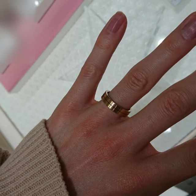 【festaria bijou SOPHIA(フェスタリア ビジュソフィア)の口コミ】 シンプルなデザインで普段付けやすい印象であることと、シンプルさの中に…