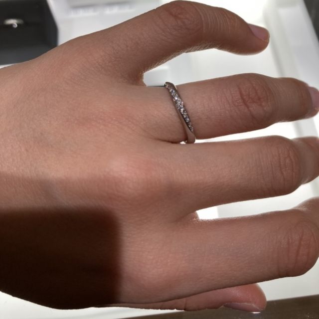 【ラザール ダイヤモンド(LAZARE DIAMOND)の口コミ】 ストレートですが、ねじりが掘ってあるのでウェーブな感じにも見えます。…