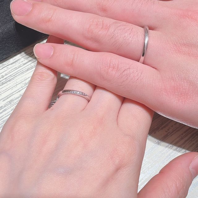 【TRECENTI(トレセンテ)の口コミ】 私も彼も色白で指と指の間の水かきが並行なためストレートの指輪がおすす…