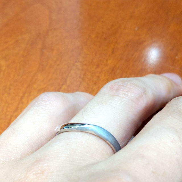 【TRECENTI(トレセンテ)の口コミ】 デザイン:ウェーブデザインに加え、マット加工が施されており、デザイン性…