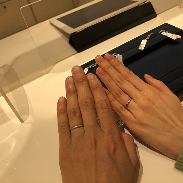 【4℃ BRIDAL(ヨンドシーブライダル)の口コミ】 国産でシンプルなデザインのものを探していました。デパートでブランドを…