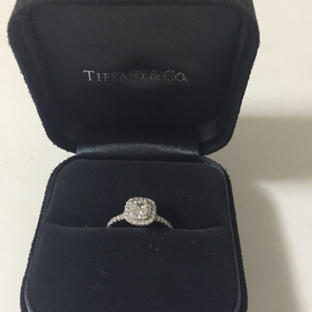 【ティファニー(Tiffany & Co.)の口コミ】 店を見に行って選んだというよりは、この指輪を買うと決めて店に行きまし…