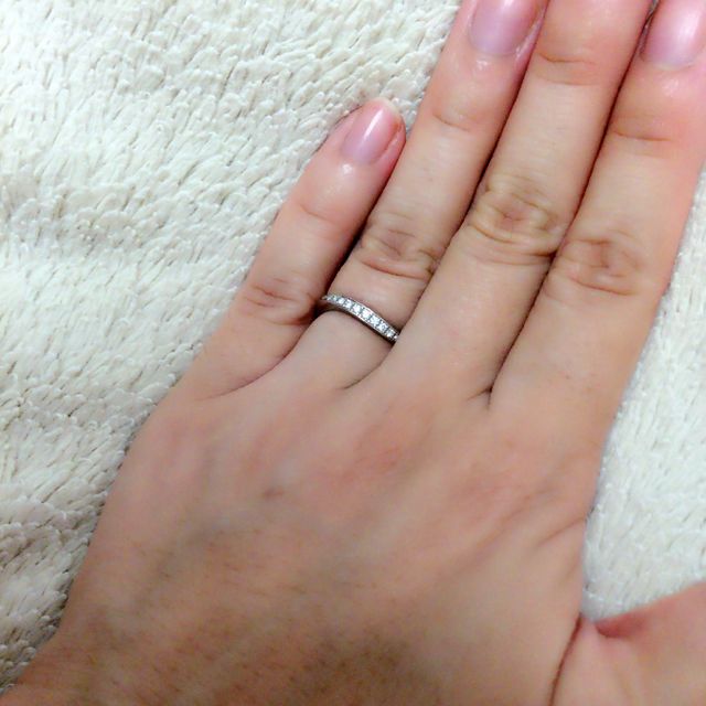 【ギンザタナカブライダル(GINZA TANAKA BRIDAL)の口コミ】 細身でシンプル、けれど少し変わったデザインの指輪を探していました。
色…