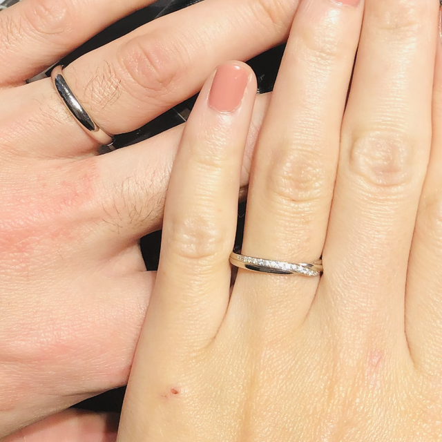 【エクセルコダイヤモンド(EXELCO DIAMOND)の口コミ】 ストレートなのにウェーブのような存在感があります。ストレートの指輪が…