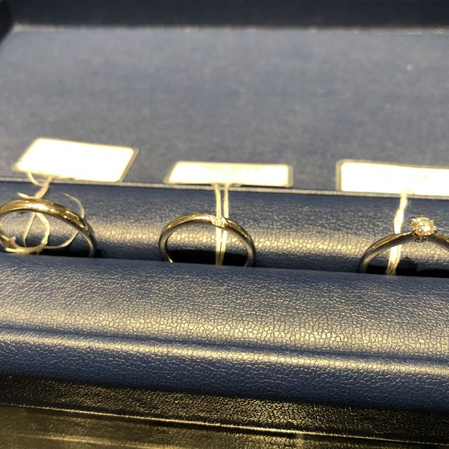 【銀座ダイヤモンドシライシの口コミ】 婚約指輪は憧れの１つ大きなものにしてつけたときに指が綺麗に見えるよう…